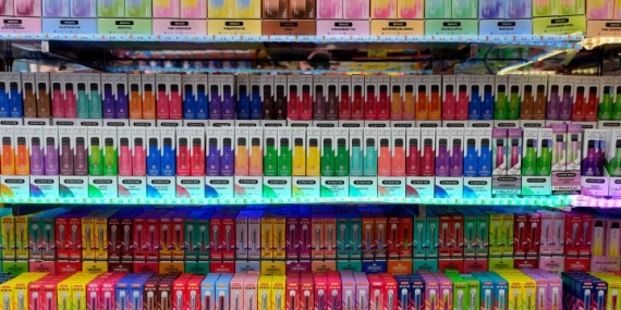 U.K. moves to ban disposable vapes amid rising use in kids – National