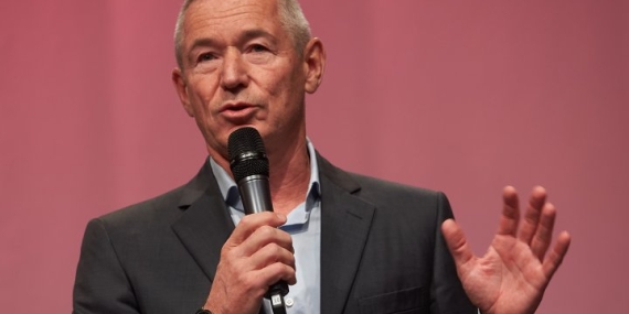Billionaire who wants off Canada’s Russia sanctions list denounces Putin – National