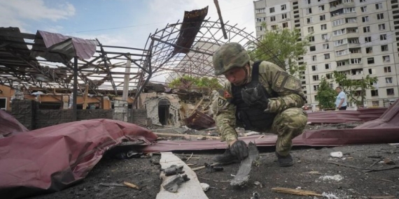 Biden says Ukraine can strike Russia with U.S. arms to defend Kharkiv: reports – National