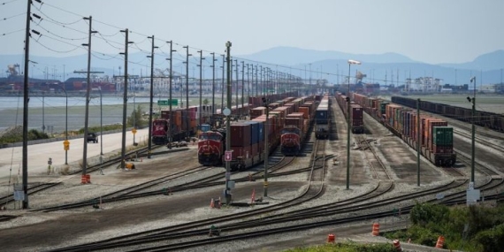 2 men charged after U.S. prosecutors say B.C. freight trains used for human smuggling
