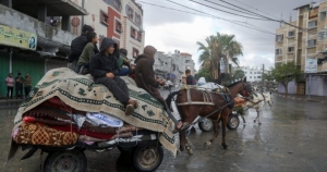 PALESTINIANS-flee.jpg