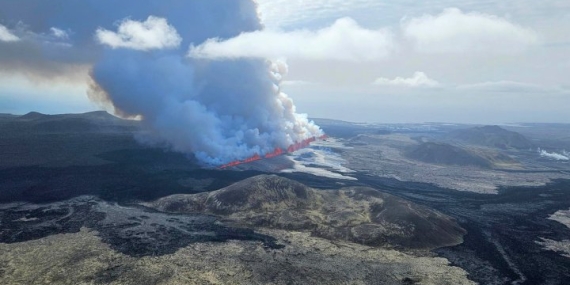 Volcano erupts in Iceland, prompts Blue Lagoon evacuation – National