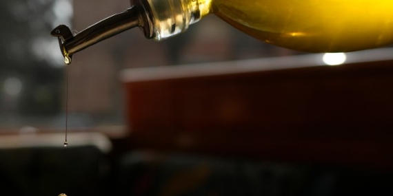 A spoonful of olive oil a day could reduce risk of death from dementia: study – National
