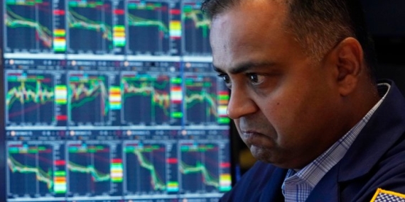 Wall Street, global markets tumble as fears grow of slowing U.S. economy – National