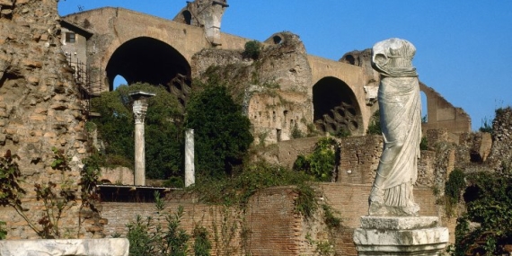 Tourist caught carving initials into ancient Pompeii house, faces huge fine – National