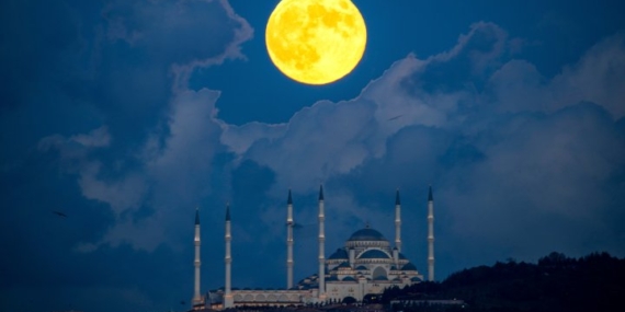 How the Hunter’s supermoon looked in photos from around the world – National
