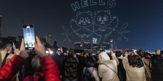 IN PHOTOS: Hundreds gather for Hong Kong’s 1st pyrotechnics drone show – National