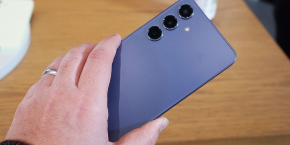 Samsung Galaxy S25 Ultra and Plus renders show off stylish blue shades and a MagSafe-like accessory
