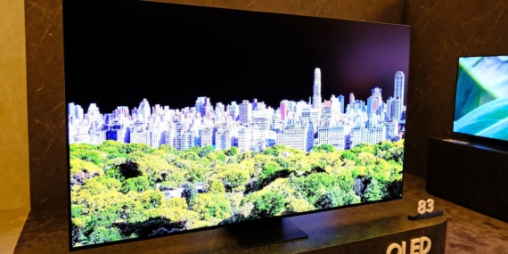 I saw Samsung’s new OLED TV with Glare Free 2.0 tech, and it fixes the Samsung S95D’s biggest problem