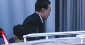 sotuh-korea-yoon-detained.jpg
